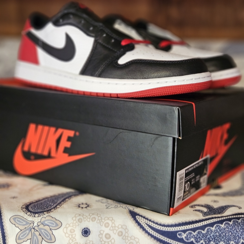 NIKE - Picture 2 of 16